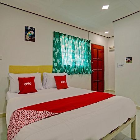 Capital O 90423 Teratai Chalet Hotell Kampong Raja Exteriör bild