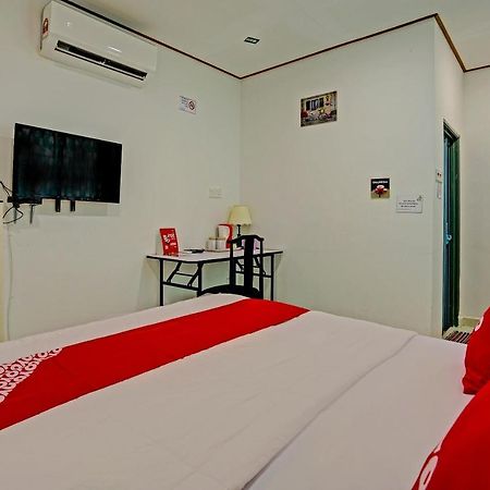 Capital O 90423 Teratai Chalet Hotell Kampong Raja Exteriör bild