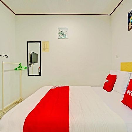 Capital O 90423 Teratai Chalet Hotell Kampong Raja Exteriör bild