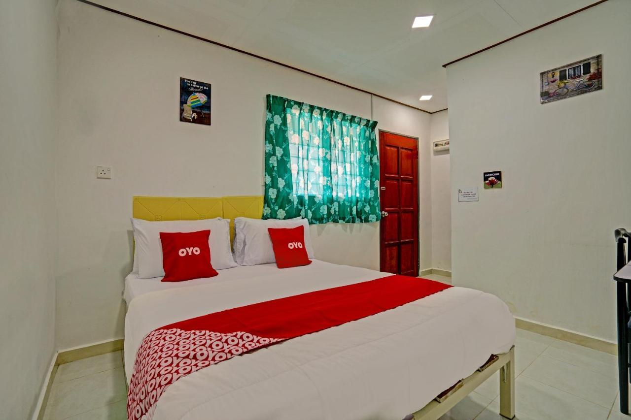 Capital O 90423 Teratai Chalet Hotell Kampong Raja Exteriör bild