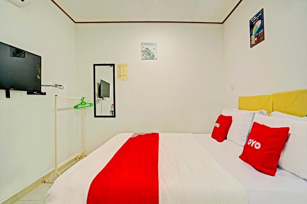 Capital O 90423 Teratai Chalet Hotell Kampong Raja Exteriör bild
