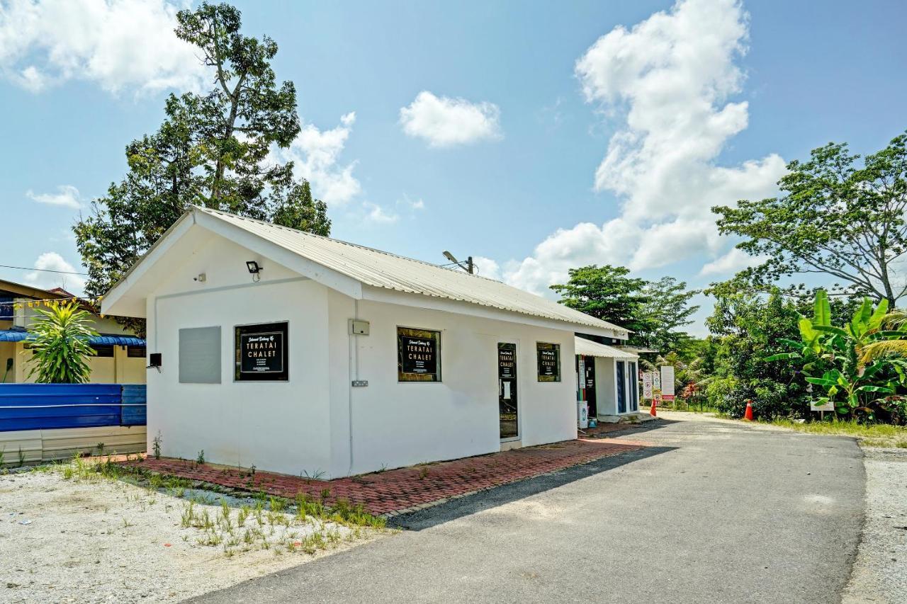 Capital O 90423 Teratai Chalet Hotell Kampong Raja Exteriör bild