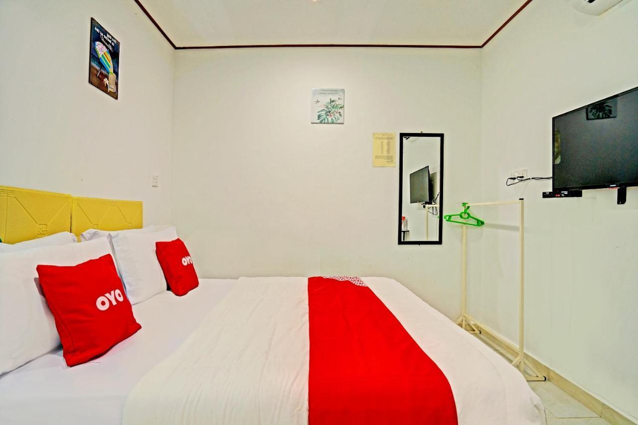 Capital O 90423 Teratai Chalet Hotell Kampong Raja Exteriör bild