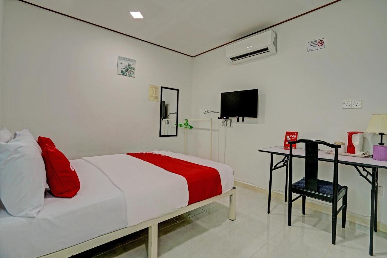 Capital O 90423 Teratai Chalet Hotell Kampong Raja Exteriör bild